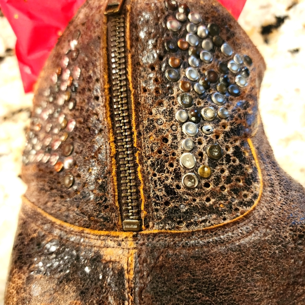 Frye Deborah Cowgirl Star studded ankle boots - Picture 2 of 12